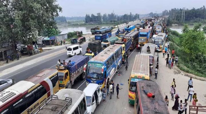 ঢাকা-টাঙ্গাইল মহাসড়কে ২০ কিলোমিটার যানবাহনের ধীরগতি